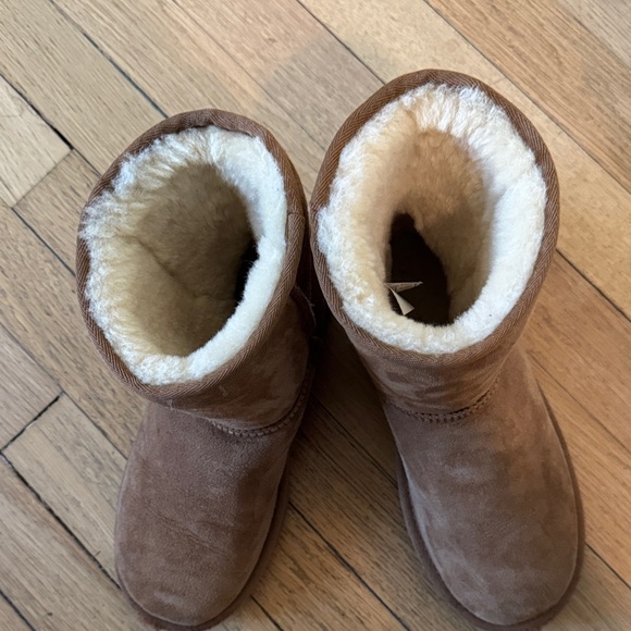 UGG Classic Short - Picture 4 of 6